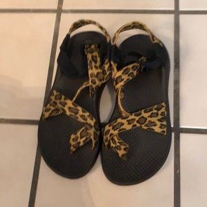 Leopard print Chacos